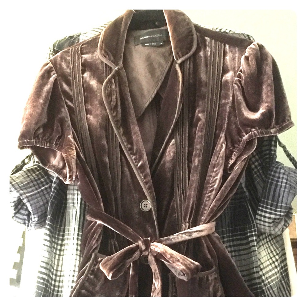 BCBGMAXAZRIA velvet, short sleeve, belted blazer M